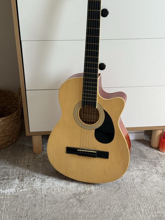 Акустическая гитара