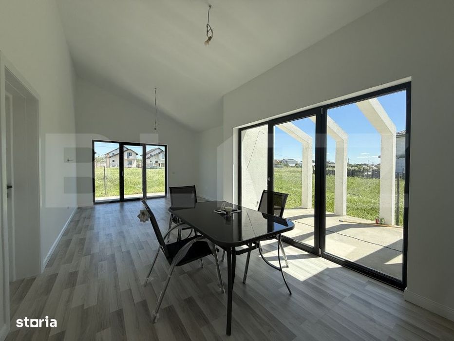 Casa pe parter cu un design deosebit, zona nordica / Simnicul de Jos