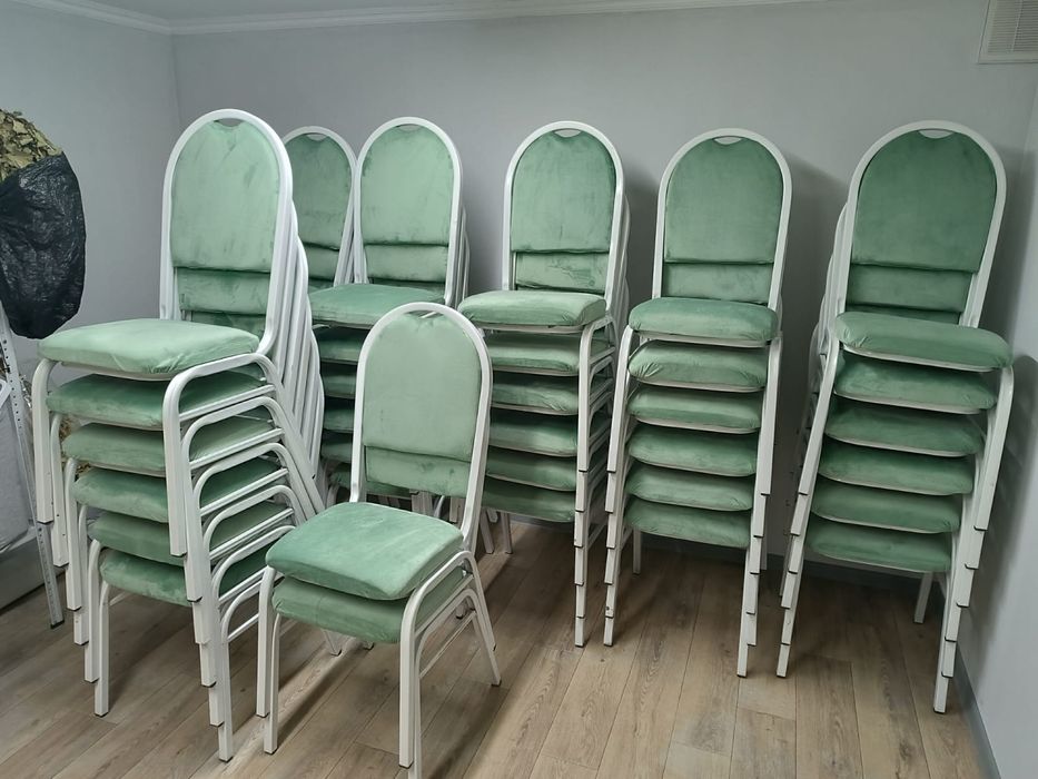 Продам стулья крепкий каркас, удобные, прочные.