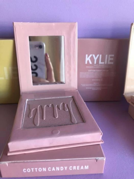 Хайлайтър в кутия с огледало 6 цвята на KYLIE cosmetics