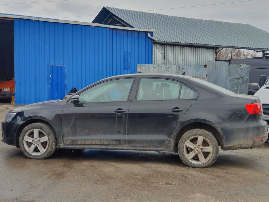 Dezmembrez Volkswagen Jetta 1.6 tdi 2013