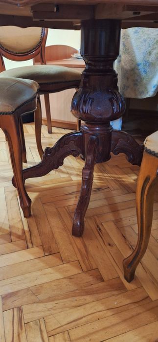 Маса и четири стола