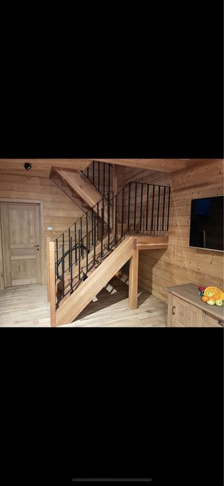 Scari de interior din lemn masiv (trepte / contratrepte) stejar/frasin