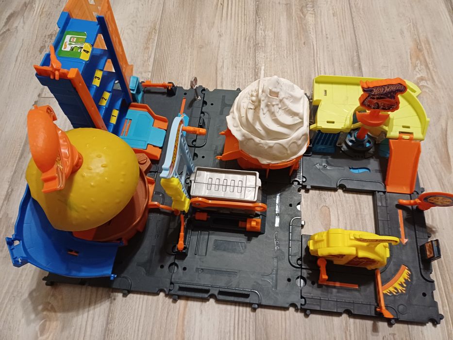 Hot wheels - 6 module (garaj, spalatorie, service, burger)
