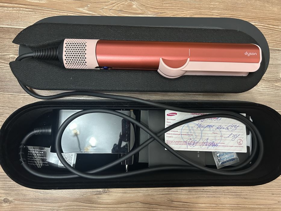 Продам оригинальный фен-выпрямитель Dyson