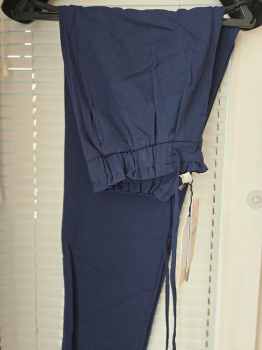 Прекрасен,тъмно син панталон