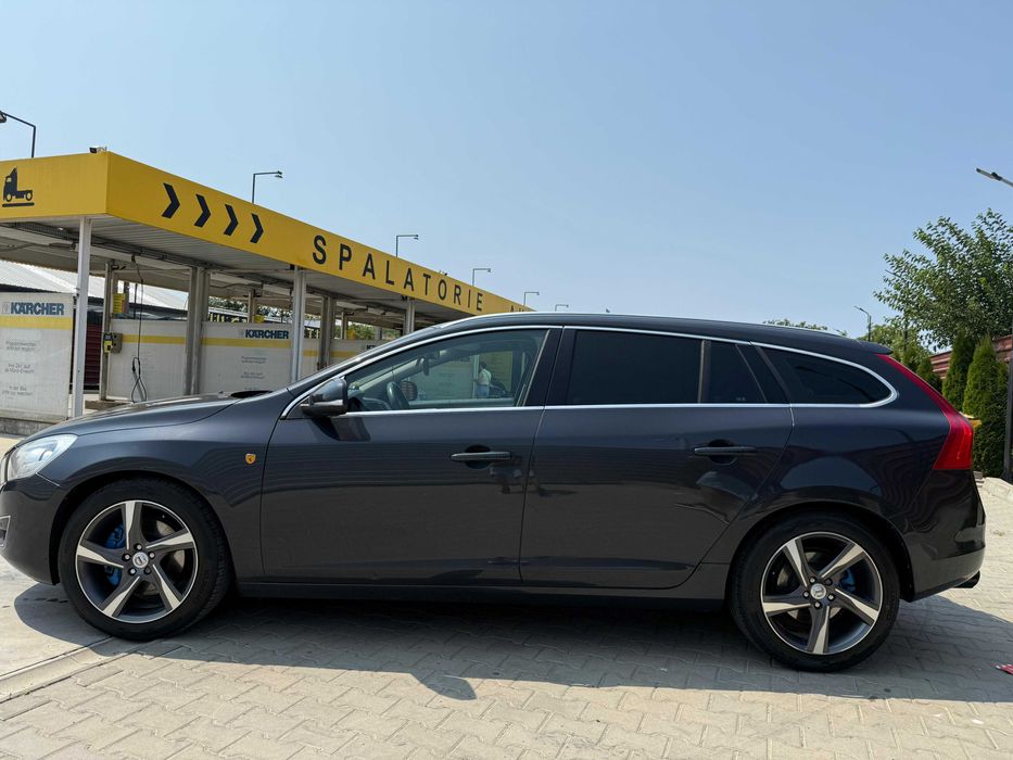 Volvo V60 D5 205cp manual, editie Summum