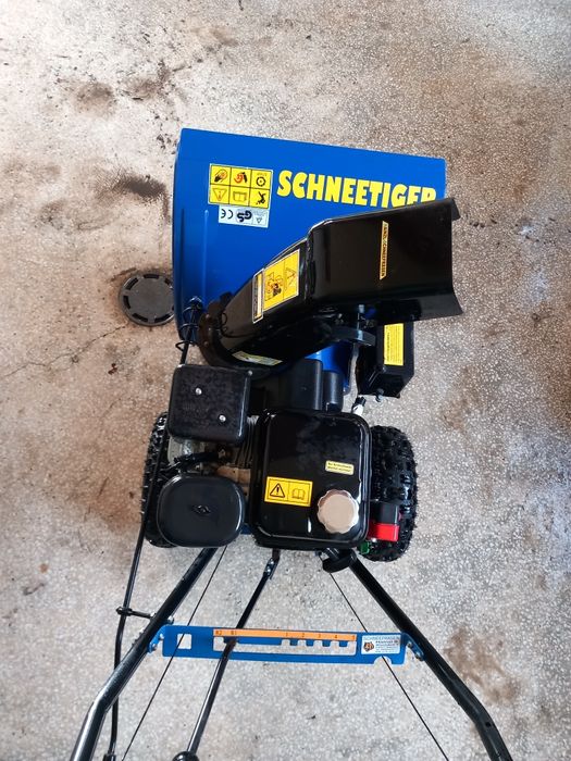 Снегорин за почистване на сняг