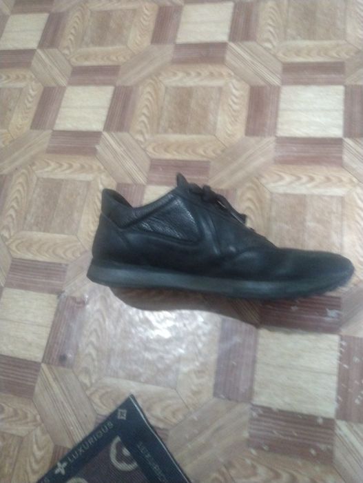 Кожаные кроссовки