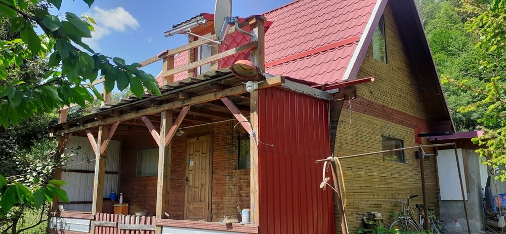 Cabana  casa  teren intravilan 2800 mp     Poiana Sărată