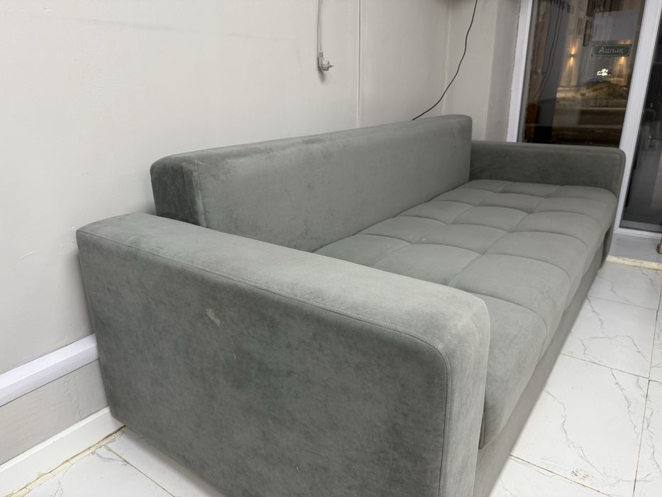 Продам диван  срочно