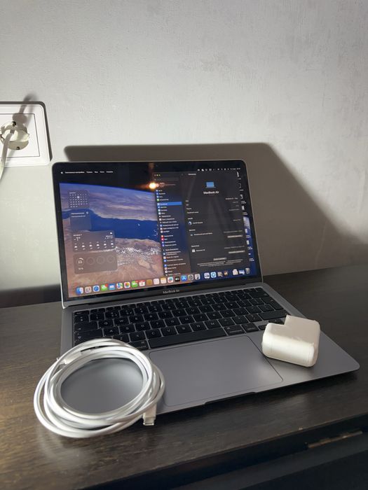 MacBook Air M1 2020. 8/256