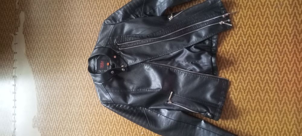 Продам куртку кожанку