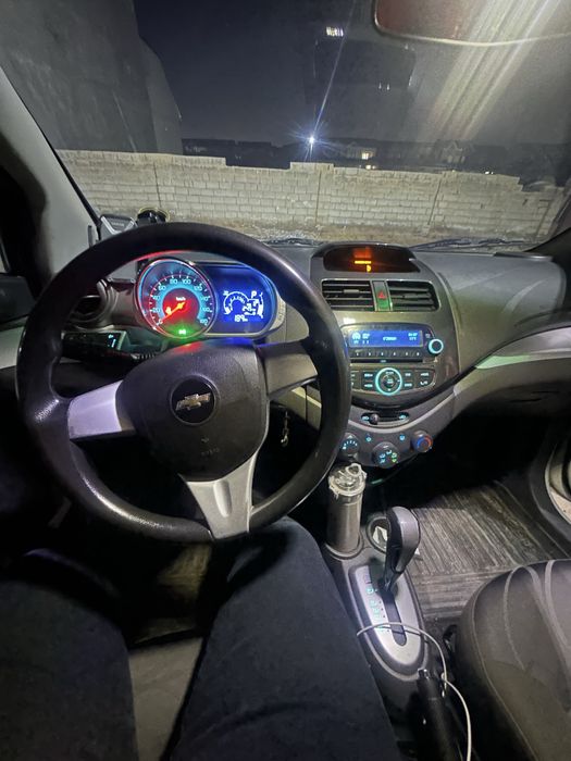 spark sotiladi oq rang avtomat 2018 yil xolati yaxshi megicar pult