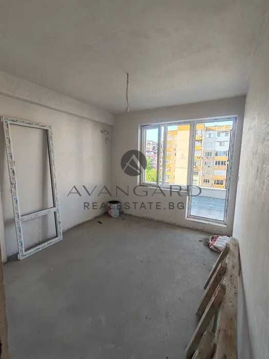 Продава се Тристаен апартамент в Пловдив, Остромила - 90 кв.м за 708 €/кв.м - Снимка #1