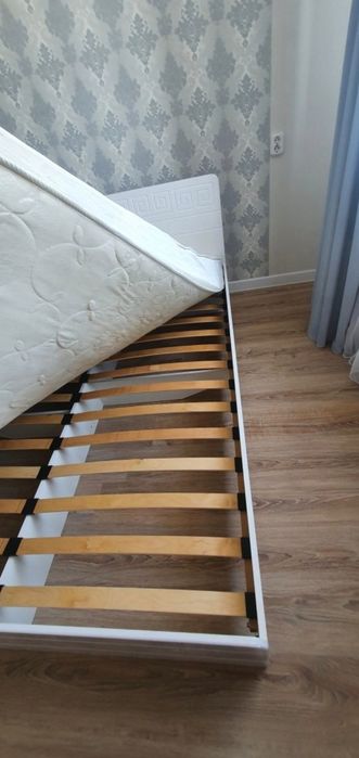 Продам кровать с матрасом 1.6×2 м