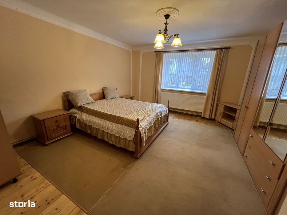 Apartament  3 camere decomandat la casa, zona Centrala