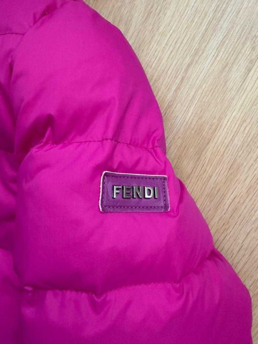 Продам куртку Fendi размер 42-44
