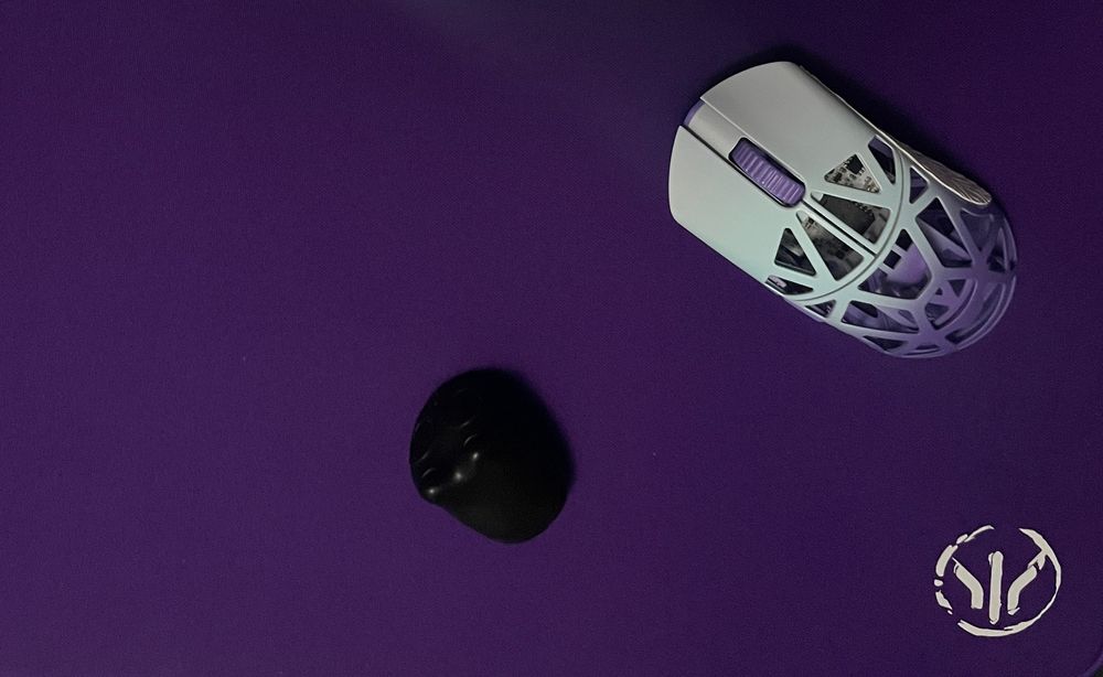 Продавам геймърска подложка за мишка WL Purple Mousepad XL