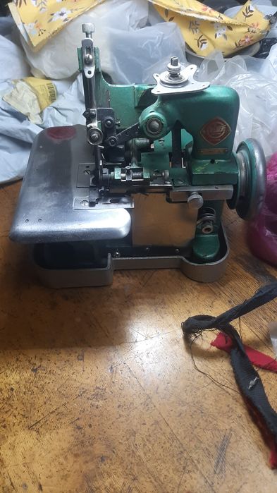 КиКитайский трехниточный оверлок.