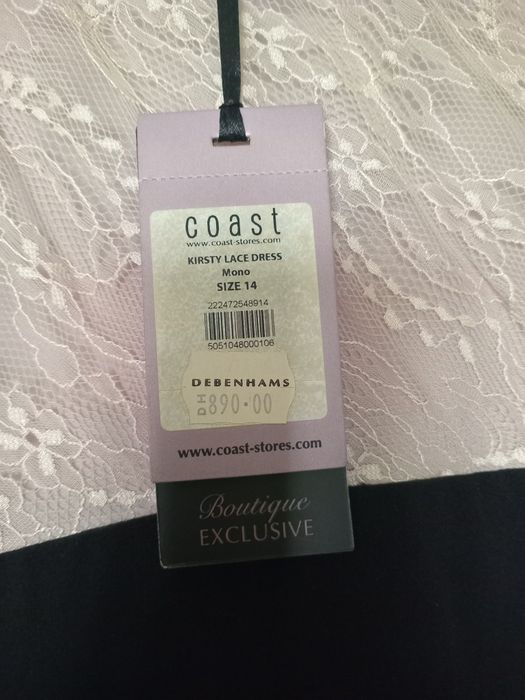 Платье очень красивое.