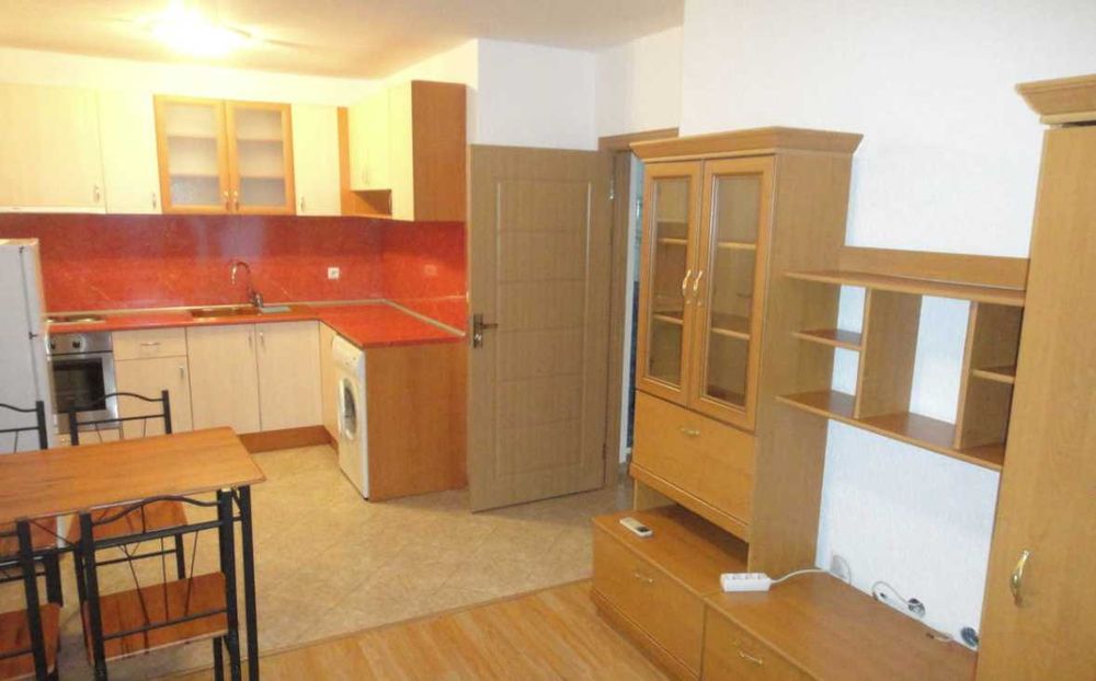 Дава се под наем Двустаен апартамент в Бургас, Изгрев - 50 кв.м за 79.05 € - Снимка #1