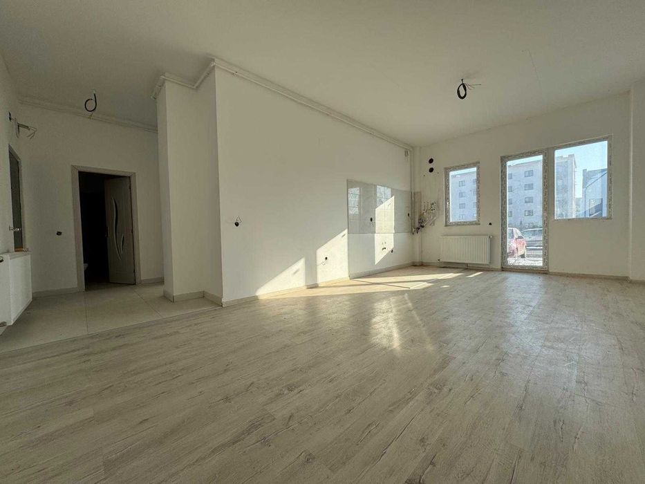 Vand apartament la parter, zona Tractorul-Brasov