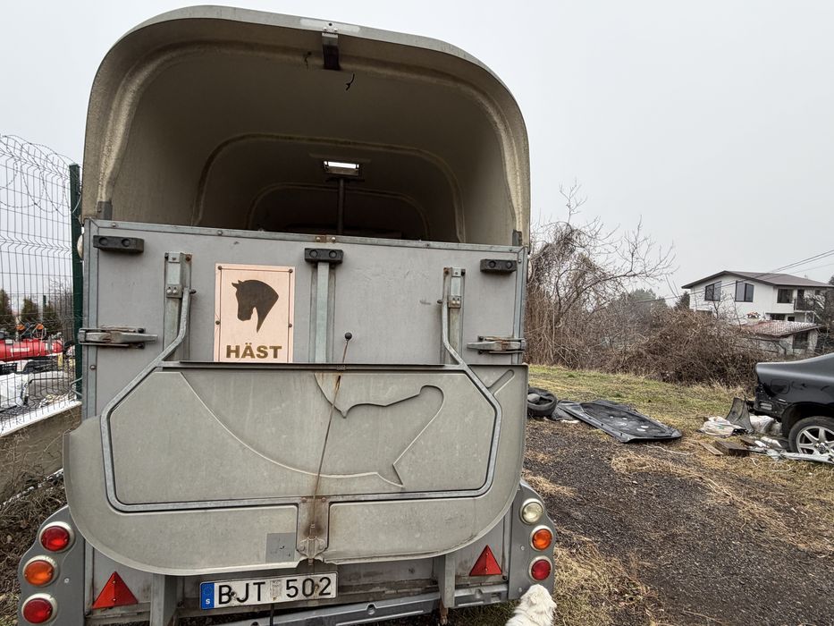 Ремарке за 2 коня THULE Excellent двуосно 1990 кг