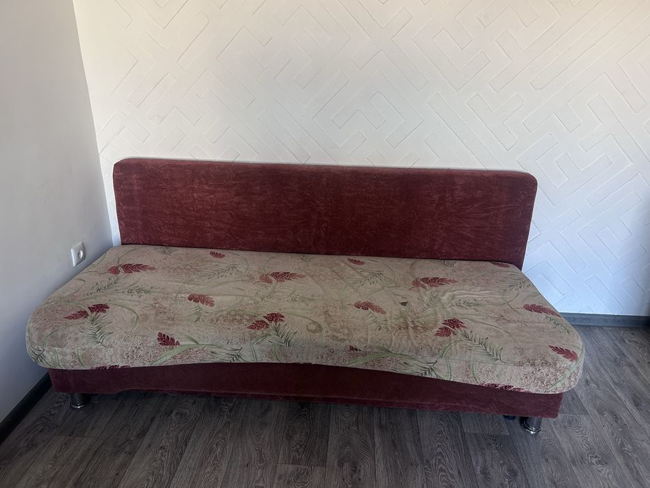 Продается тахта в отличном состоянии ……..