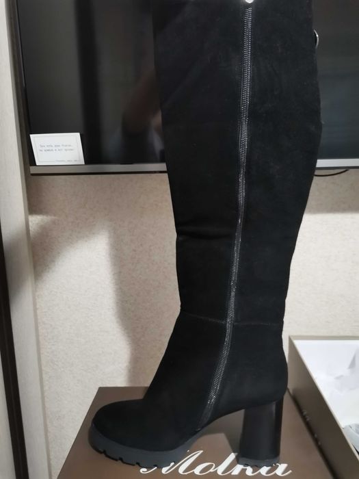 Продам замшевые сапоги