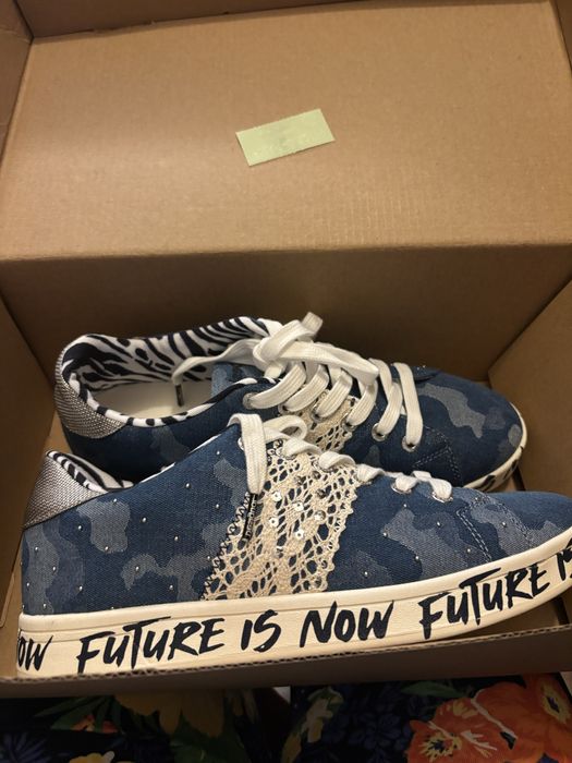 Продавам спортни кецове Desigual