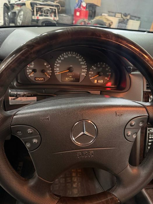 Продается мереседес E320 в идеальном состоянии