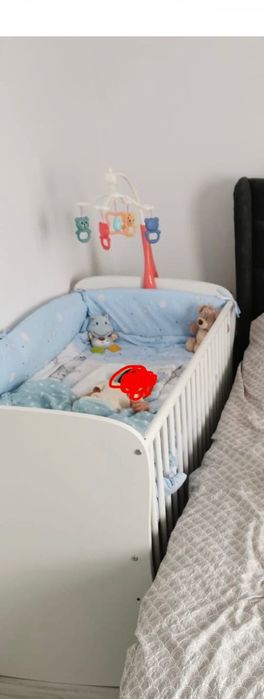 Pătuț bebeluși cu saltea, cearșaf, pătură și protecție laterală