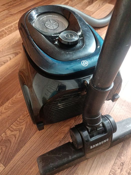 Продам Пылесос и Утюг