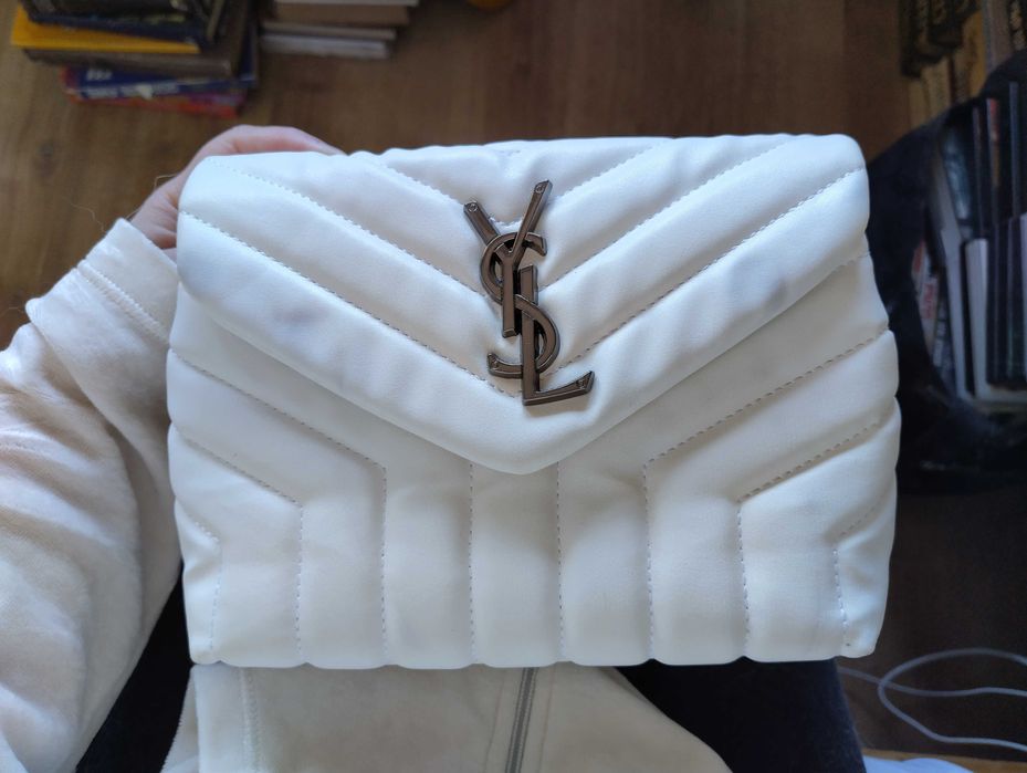 Малка бяла дамска чанта