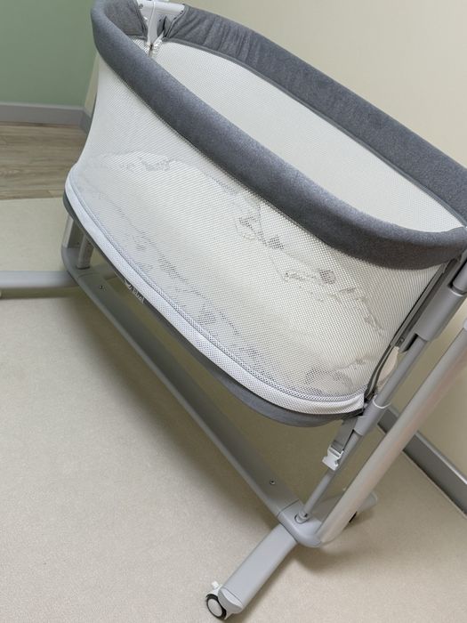 Детская кровать, трансформируется в  прикроватную и манеж