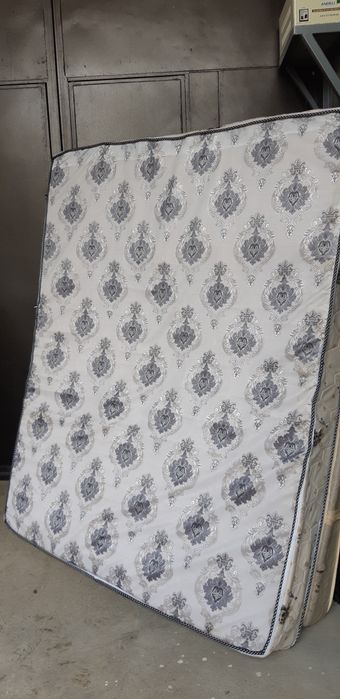 Matras sotiladi yaxshi xolatda but butun