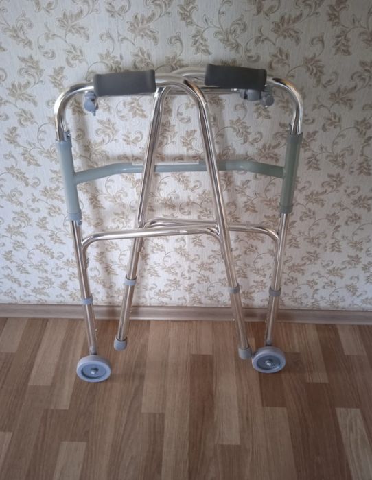 Ходунки для людей с ограниченными способностями