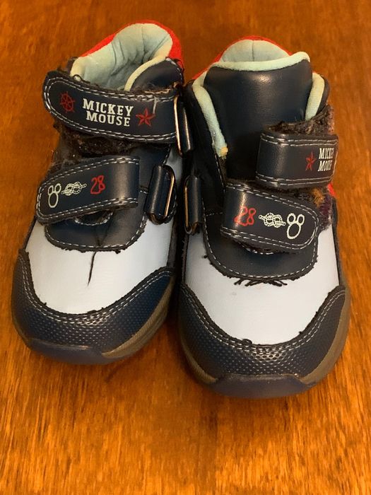 Продам детские ботинки