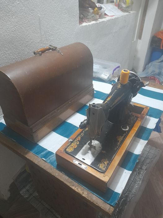 Продаётся шв. машинка ПМЗ и Чайка 142М