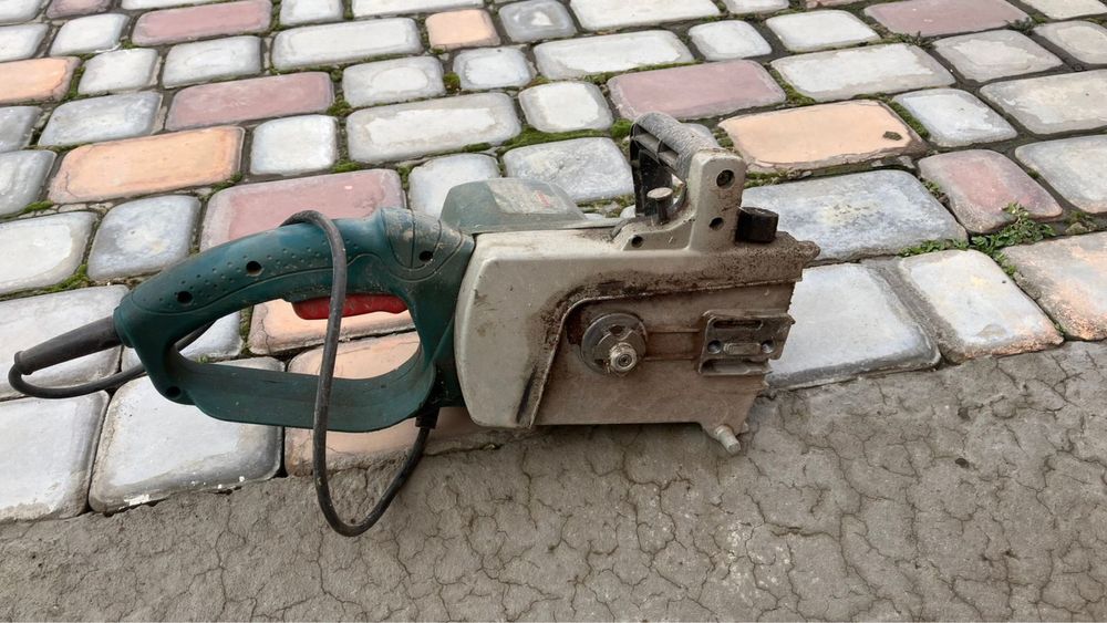 Бензопила сатылады. Состояние нормальное