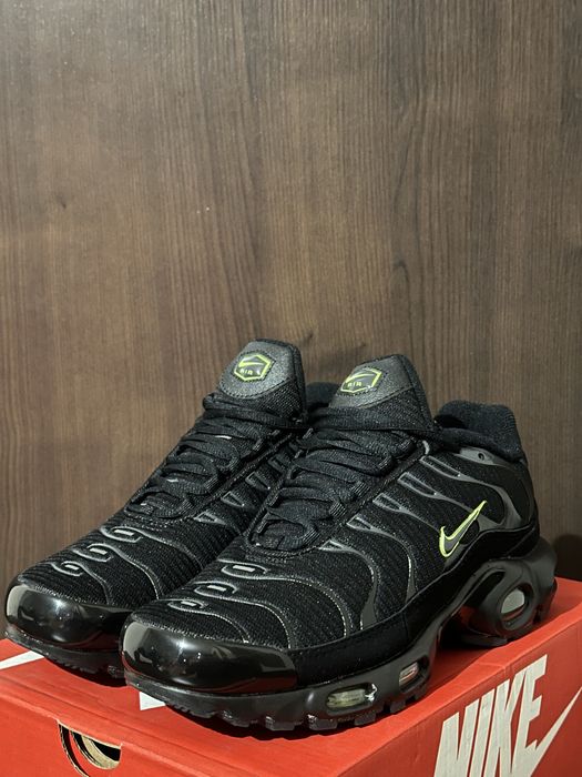 Nike Air Max Plus Black Grey Bolt - 40,41,42,43,44,45,46