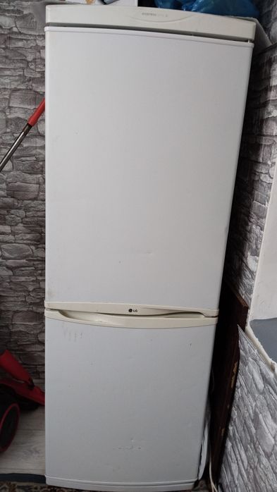 Холодильник б/у в хорошем состоянии