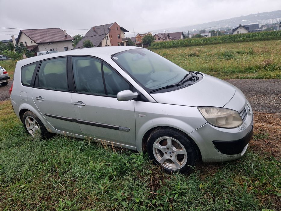 Dezmembrez renault scenic 5 si 7 locuri