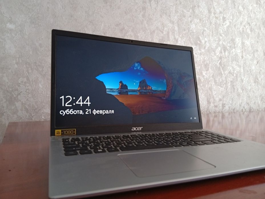 Ноутбук для работы, учёбы, игры в подарок вай фай роутер