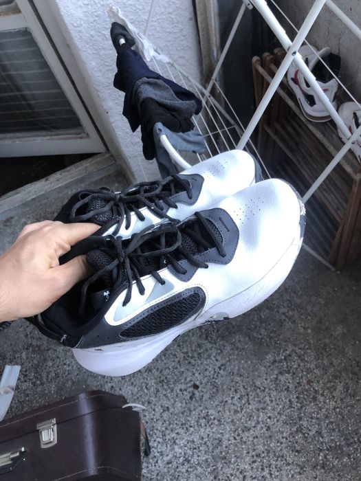 Under Armourt обувки нови и оригинални 43