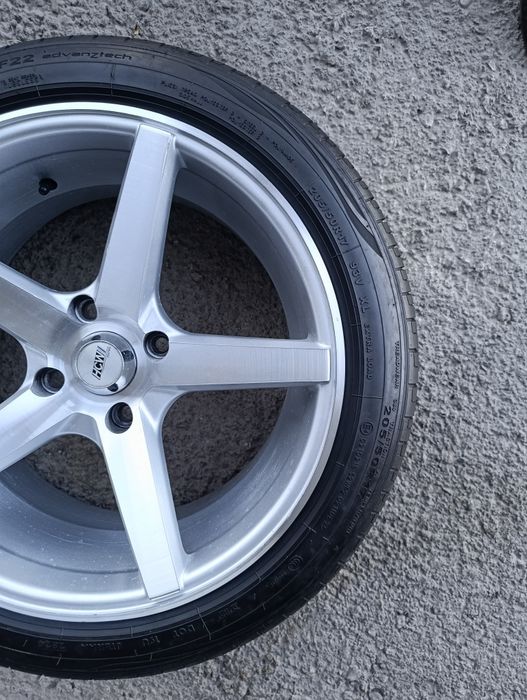 Saka diska 17 vossen baloni bilan