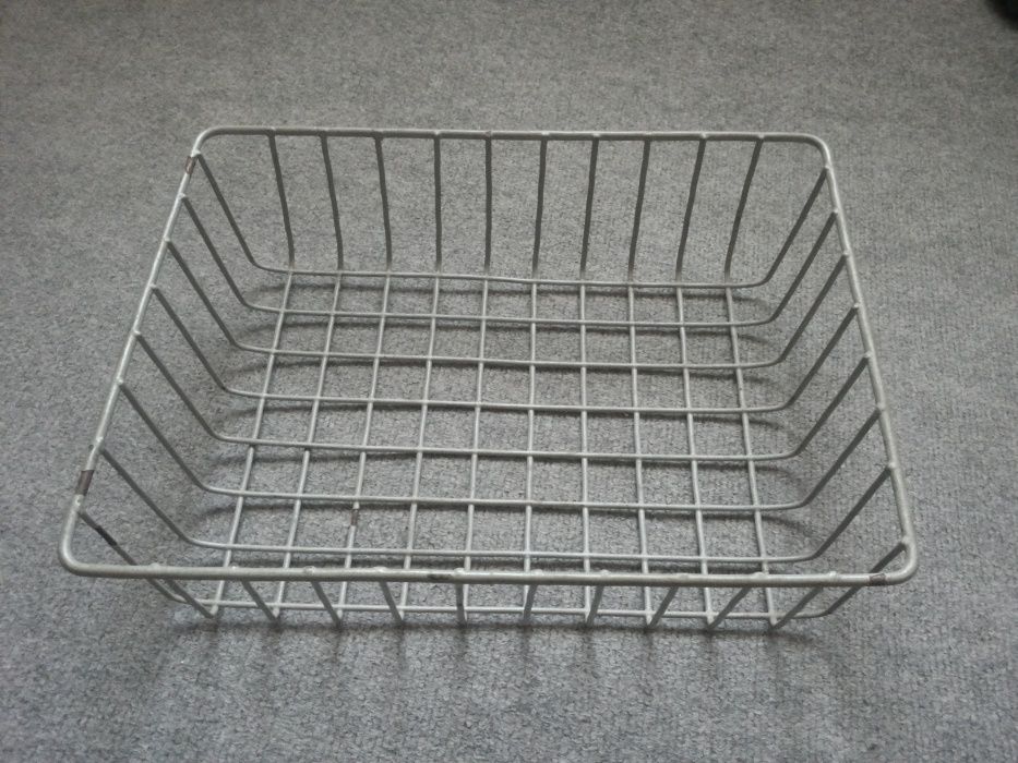 Сетчатые корзины, полки металлические из металл. сетки