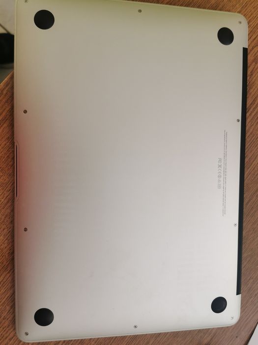 MacBook Air A1466 I5/4gb ram /ssd128 impecabil