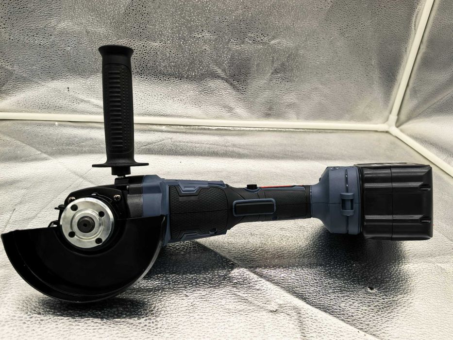 Polizor unghiular pe acumulator cu 2 baterii 349 lei